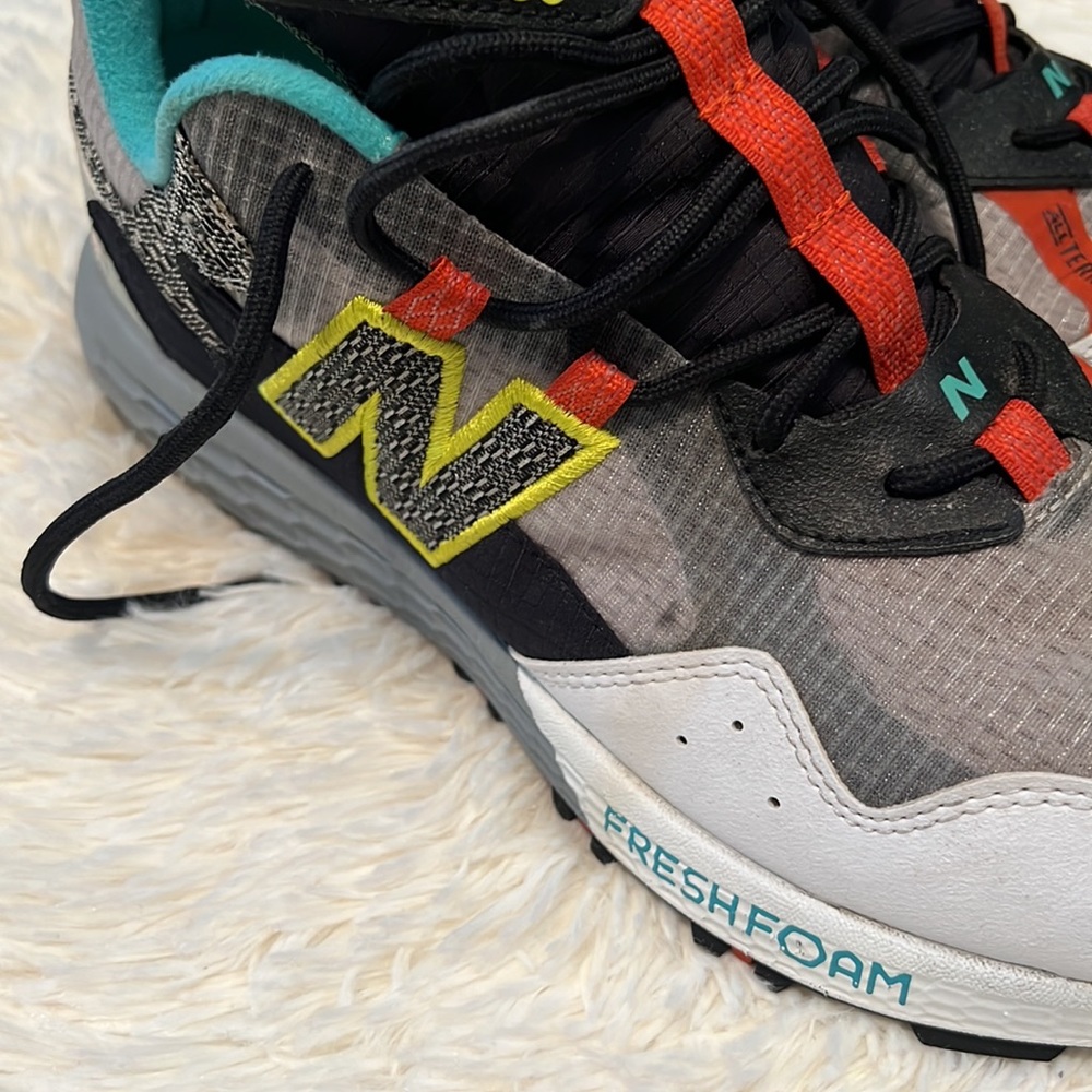 New Balance - Picture 2 of 9